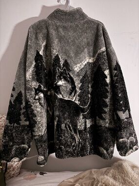 Cozy Grey Wolf-Print Plush Women's Sweater Jacket
